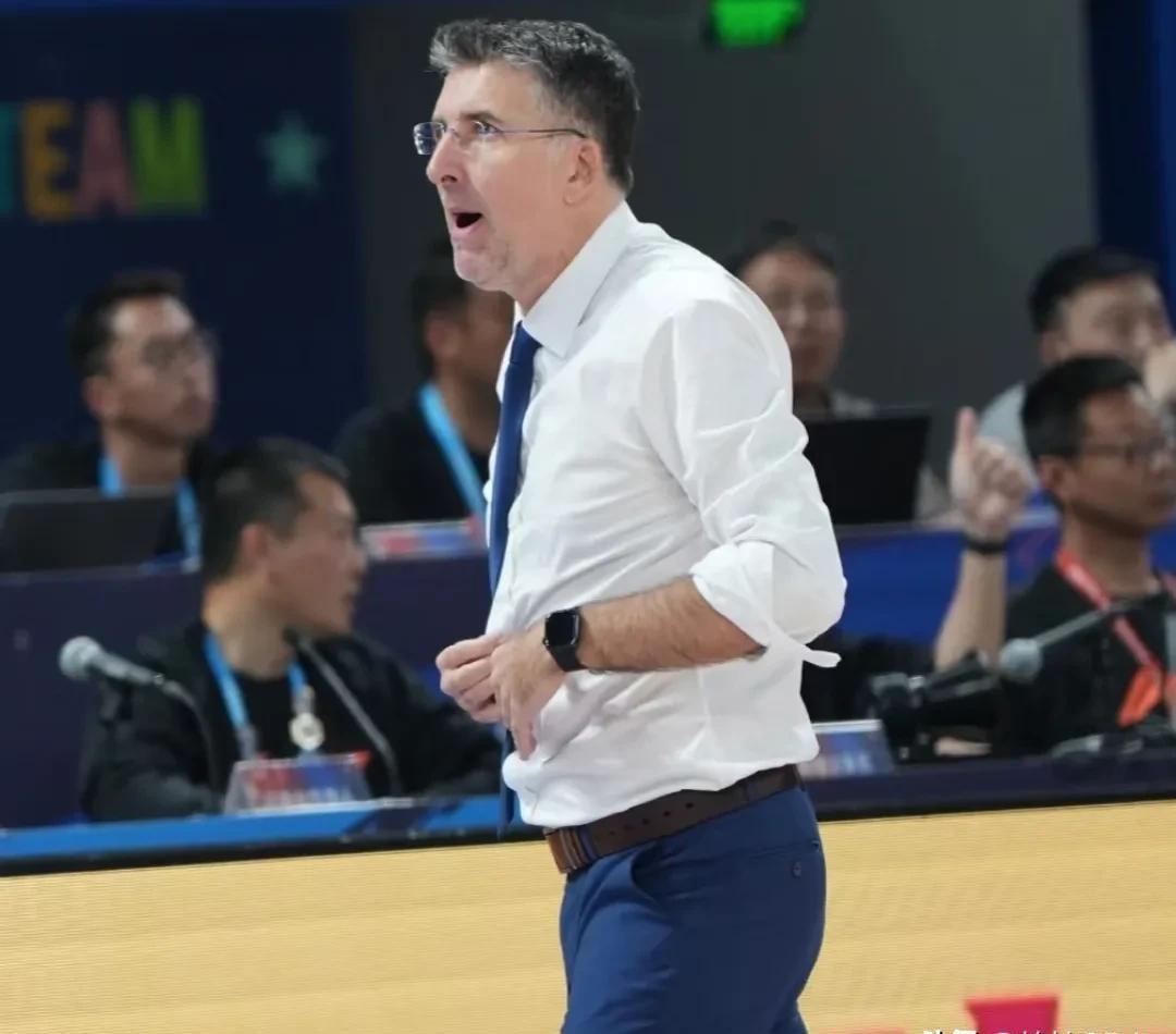 多米APP下载包含国际比赛日体能课后，克里夫兰骑士篮板制胜备战CBA季后赛，球迷炸锅，年轻球员得到机会的词条