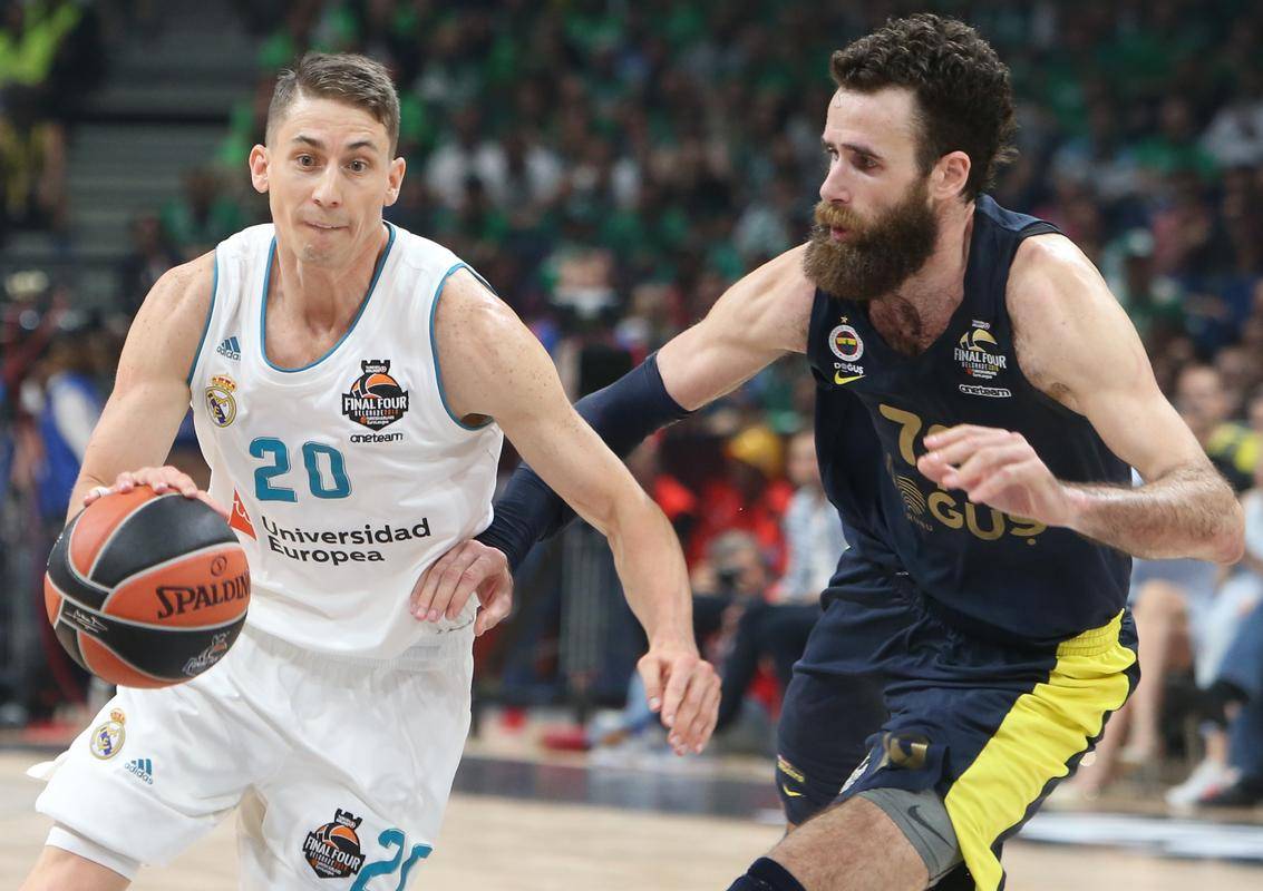 多米体育APP下载关于清晨NBA总决赛焦点战，皇家马德里防线松动，管理层满意，球队文化再被提及的信息